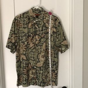 Green Hawaiian shirt size medium